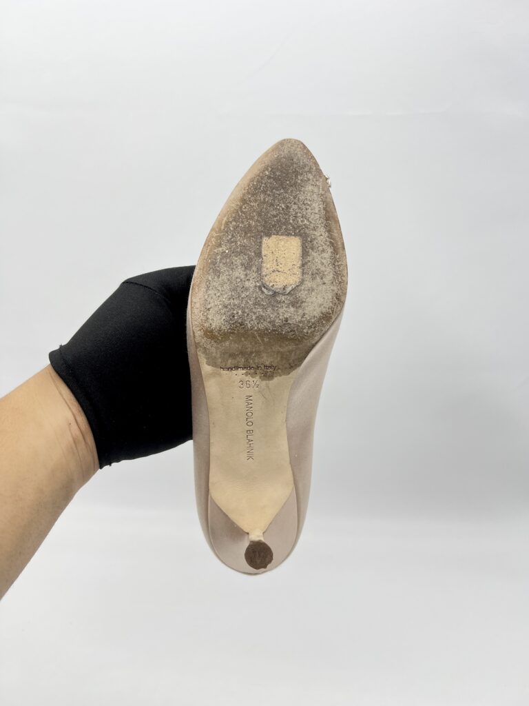 Monolo Blahnik Hangisi Satin Nude