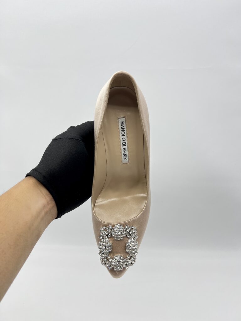 Monolo Blahnik Hangisi Satin Nude