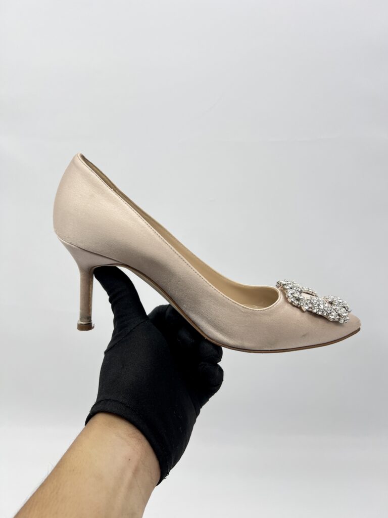 Monolo Blahnik Hangisi Satin Nude