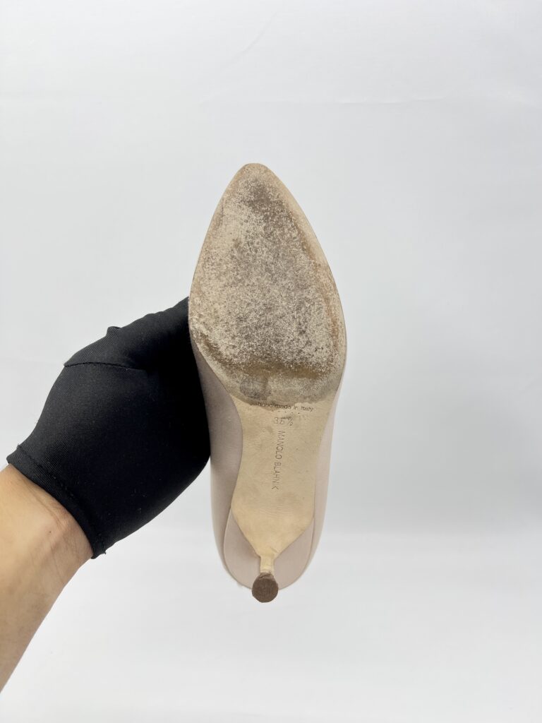 Monolo Blahnik Hangisi Satin Nude