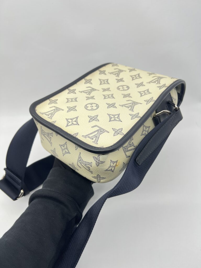Louis Vuitton Savane Monogram Zebra Chapman White SHW