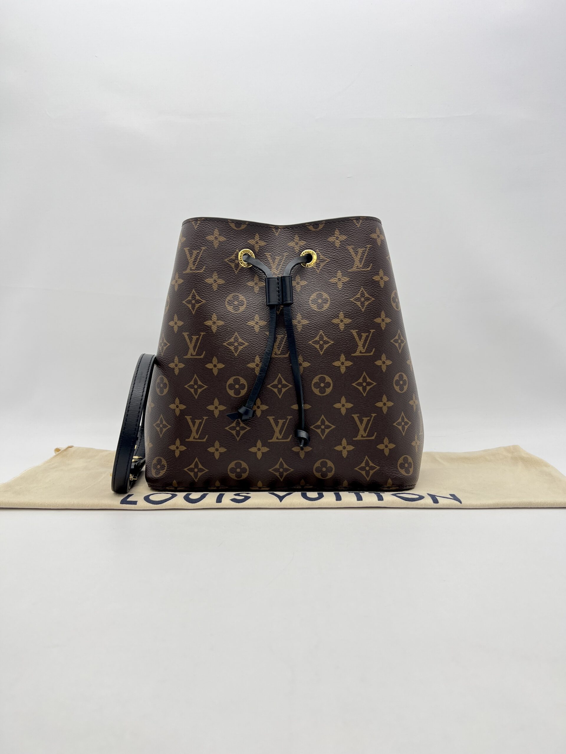 Louis Vuitton Neo Noe MM Monogram Noir GHW