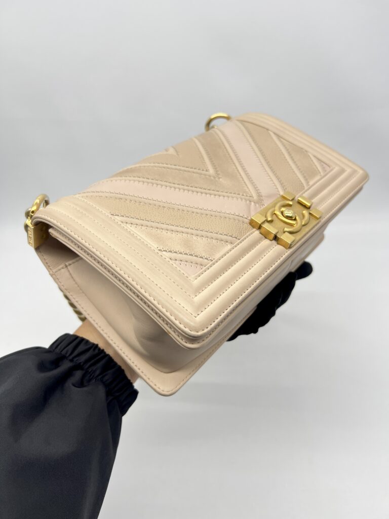 Chanel Boy Medium Chevron Beige GHW