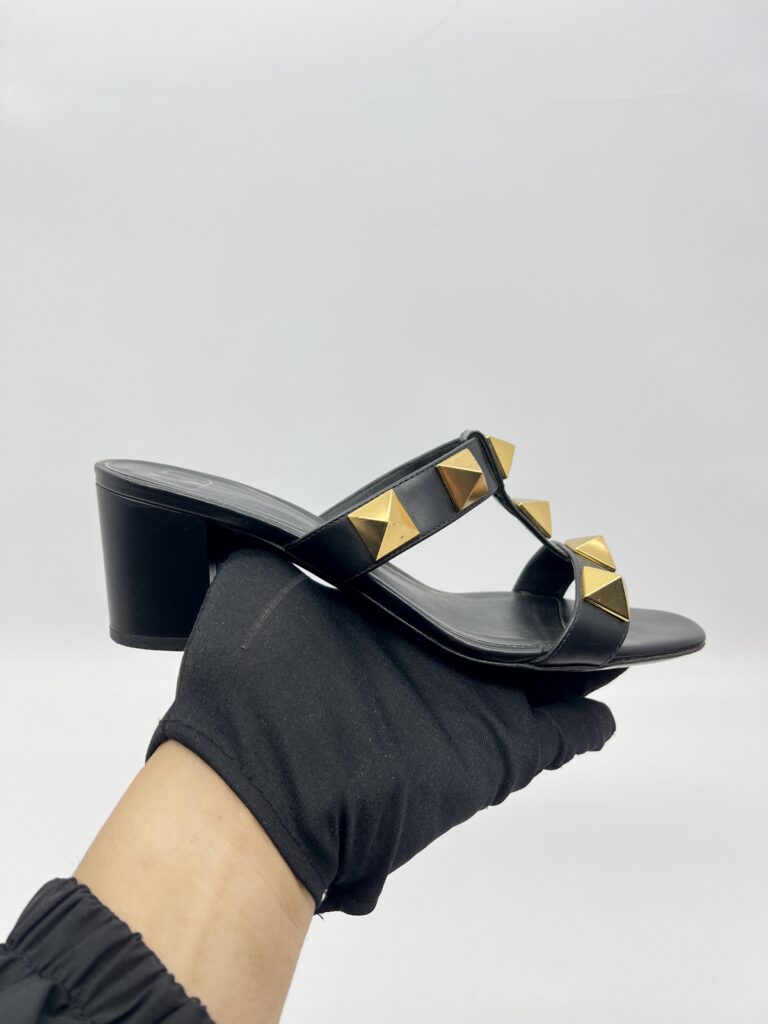 Valentino Roman Stud Chunky Black/Nero GHW