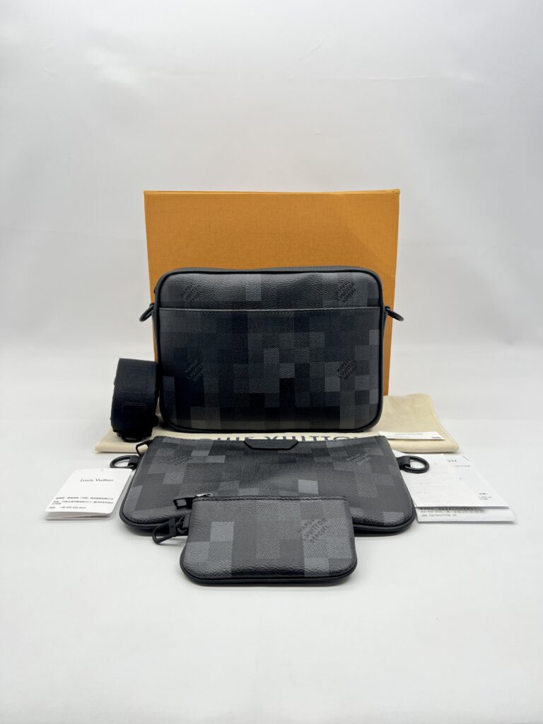 Louis Vuitton Trio Messenger Damoflage Black