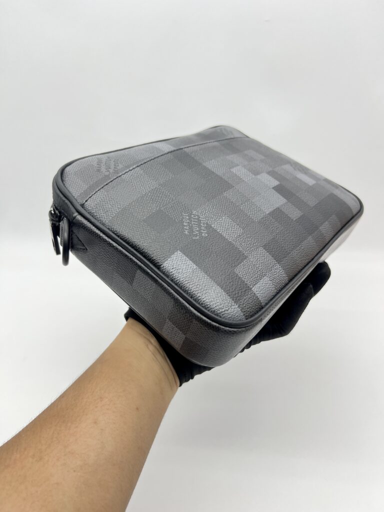 Louis Vuitton Trio Messenger Damoflage Black