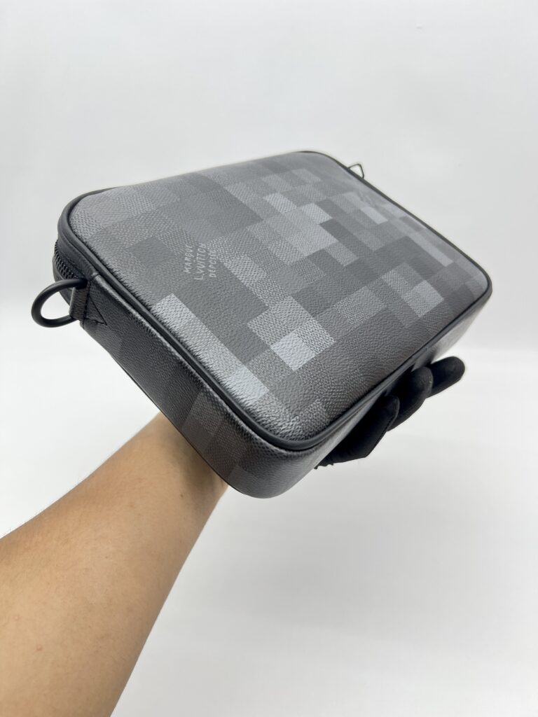 Louis Vuitton Trio Messenger Damoflage Black