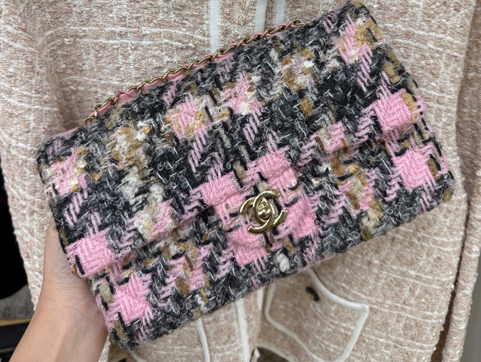 Chanel medium classic tweed