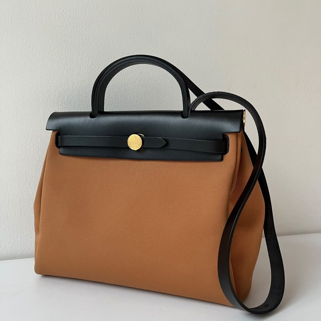 Hermes Herbag 31 dune/black/cassis GHW
