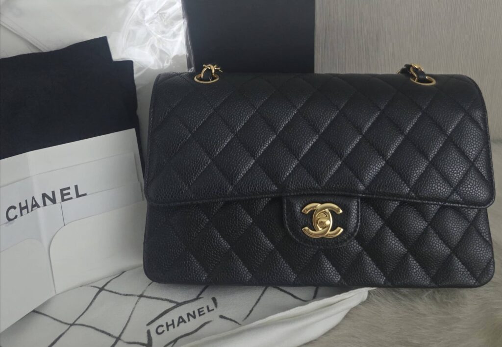 Chanel Classic Flapbag Medium Black Caviar GHW