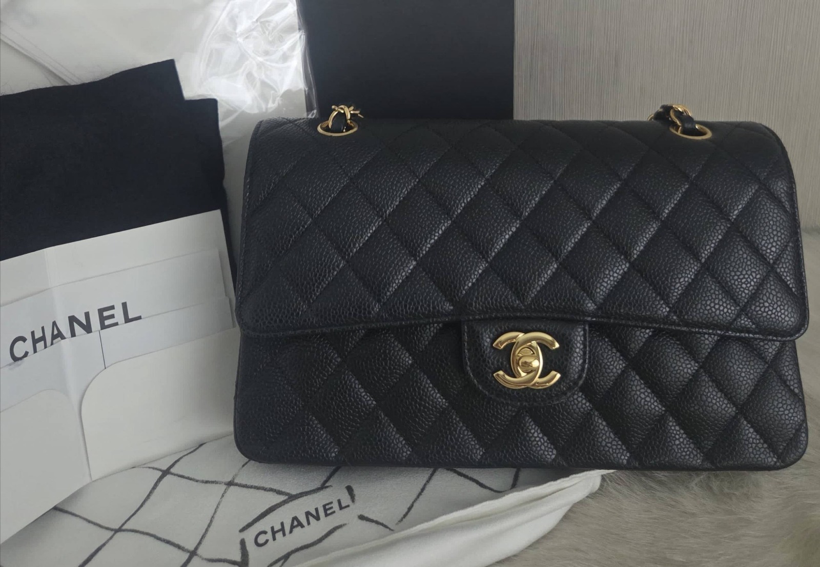Chanel Classic Flapbag Medium Black Caviar GHW