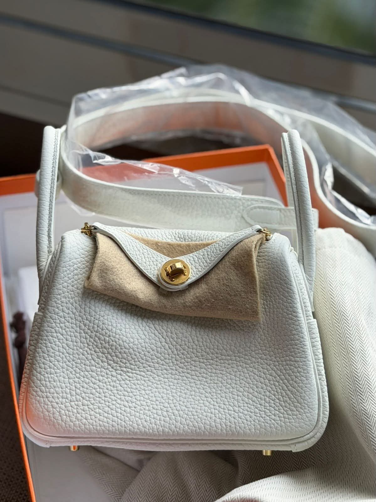 Hermes  Mini Lindy New White Clemence GHW