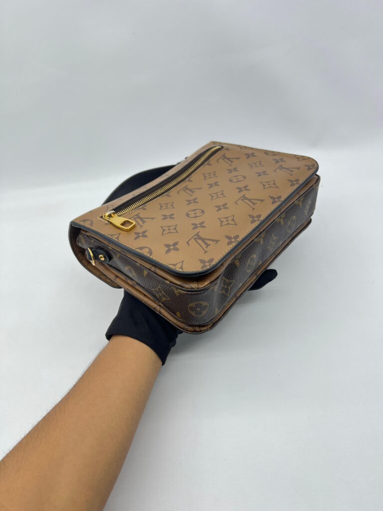 Louis Vuitton Metis Monogram Reverse