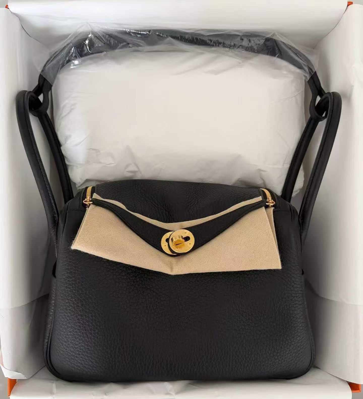 Hermes Lindy 26 Black Clemence GHW